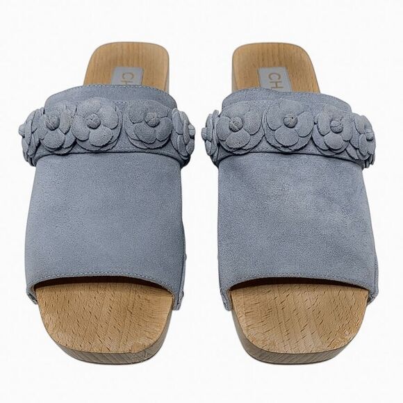 Chanel 22P CC Studded Camellia Clog Sandal Light Blue Suede EU 40 US 9-9.5 Mules - Picture 3 of 11